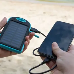Jaki power bank solarny? Ranking, porady, wady i zalety 2026