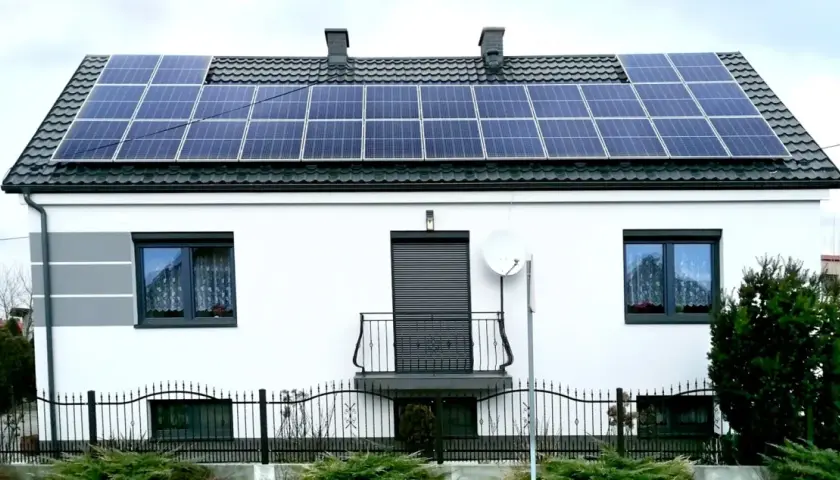 Fotowoltaika: Jak działa elektrownia słoneczna i oszczędza na prądzie?